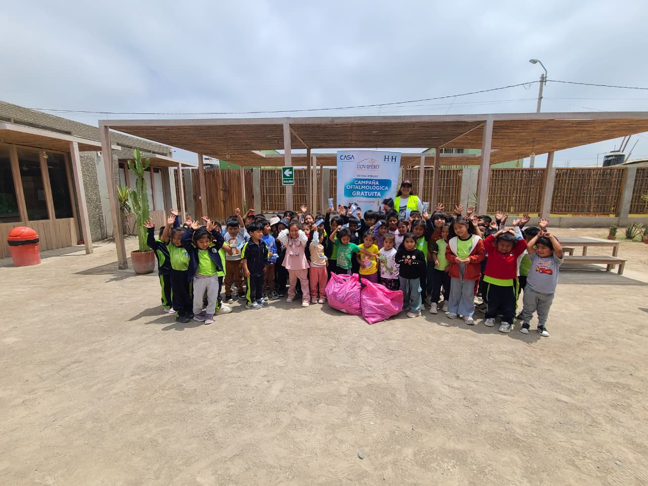 Campaña oftalmológica gratuita con estudiantes